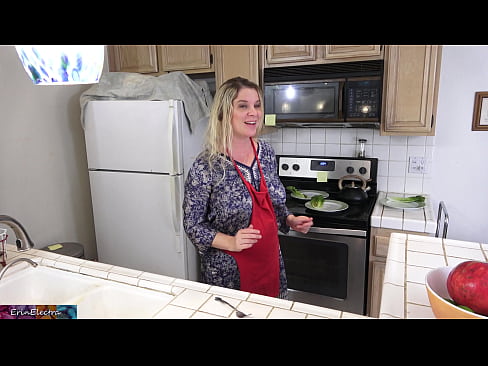 ❤️ Madrastra ordeñándole en la cocina antes de su cita ️ Porno en es.xxxomg.ru ❌️